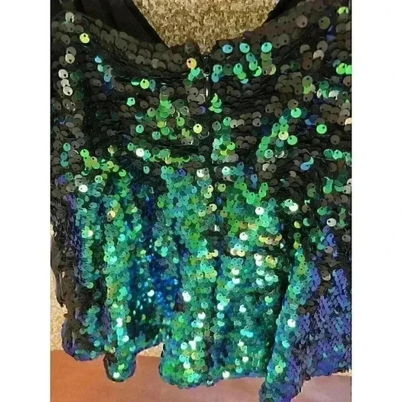 NWT Woman’s Guess Green Blue Yellow Sequence Shifting Peplum Top Medium - Picture 8 of 12